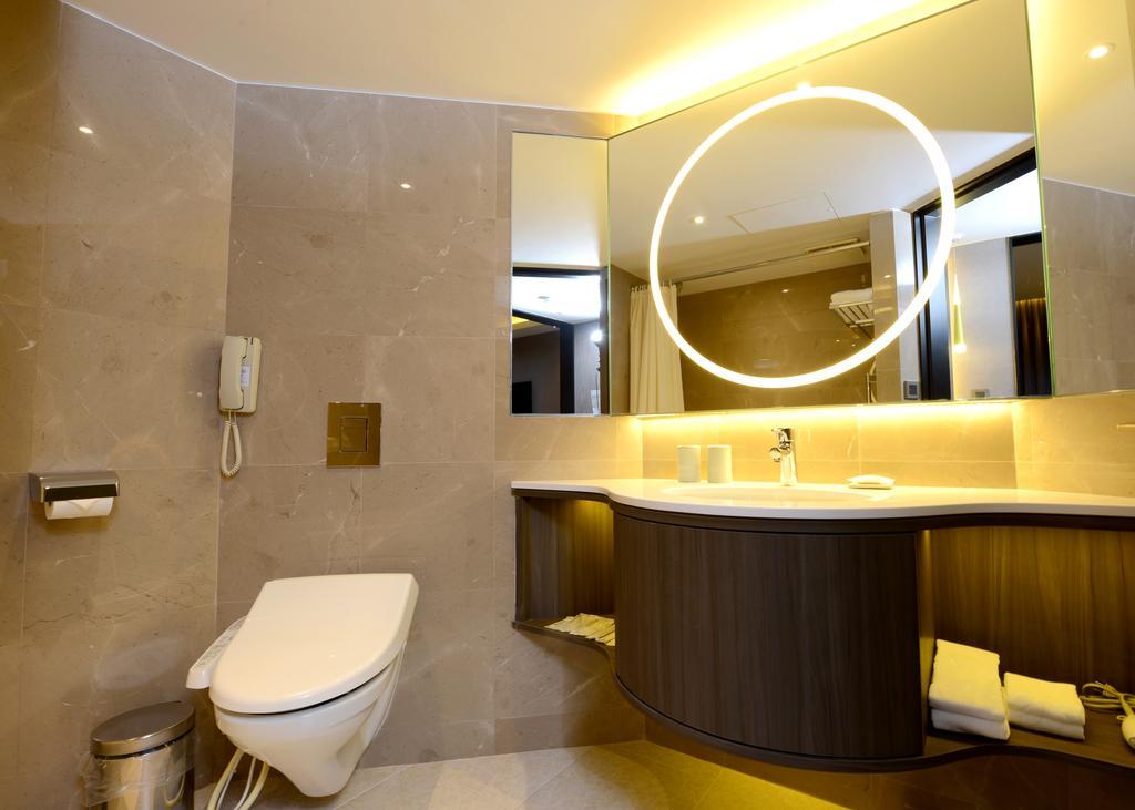 Brother Hotel Тайбей Екстер'єр фото