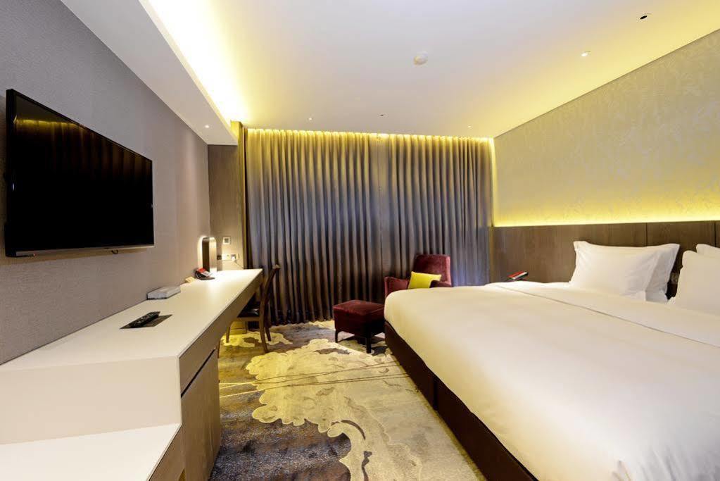 Brother Hotel Тайбей Екстер'єр фото